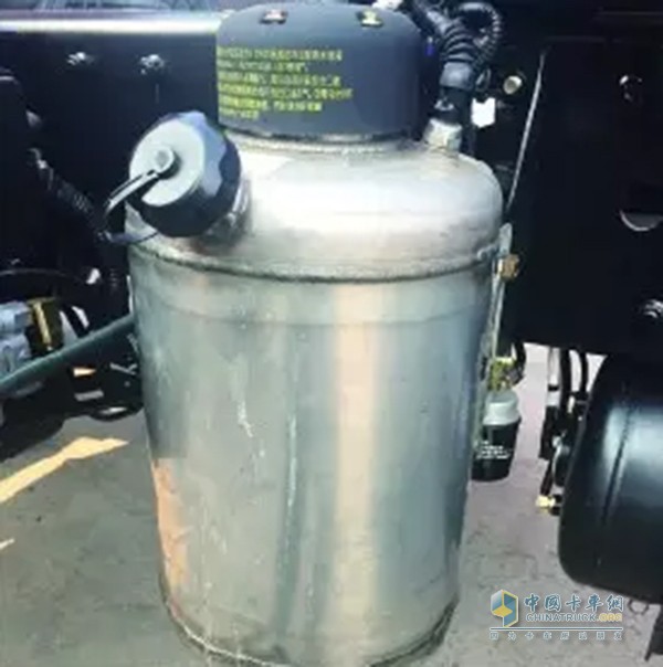 　电控大泵不挑油，一缸一泵好维修，大泵油嘴成本低，气驱无泵更皮实。